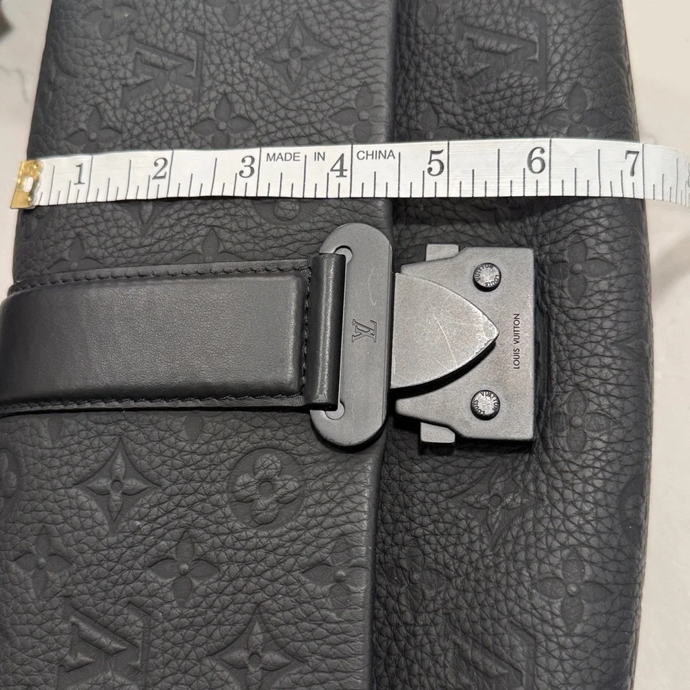 Louis Vuitton Black Leather S Cape Messenger Taurillon Shoulder Bag